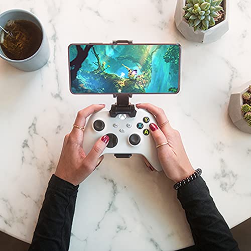 - Xbox Wireless Controller – Robot White