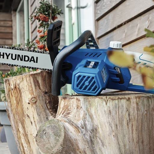 - Hyundai 1600w / 230v | 14" Bar Powerful Electric Chainsaw | Lightweight | 3m Power Cable | Automatic Chain Lubrication | Easy to Use Corded Chain Saw -