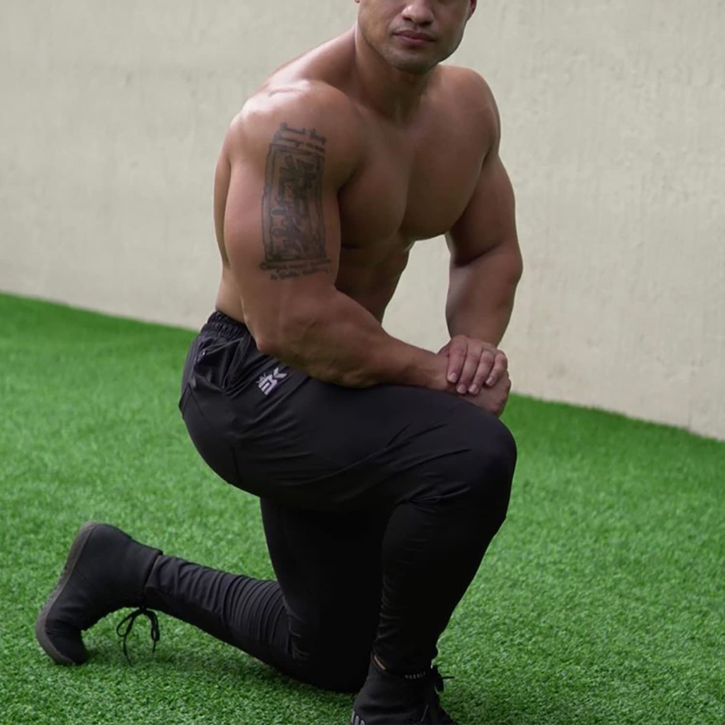 BROKIG Mens Lightweight Tracksuit Bottoms Elastic Sports Trousers Gym Running Joggers(Black,Large)