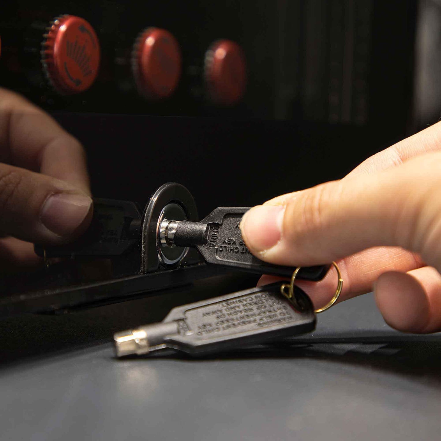 Baridi 85L Under Counter Drinks/Beer & Wine Cooler Fridge with Light, Black - DH13