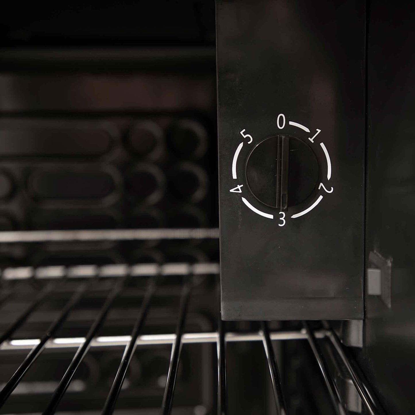 Baridi 85L Under Counter Drinks/Beer & Wine Cooler Fridge with Light, Black - DH13