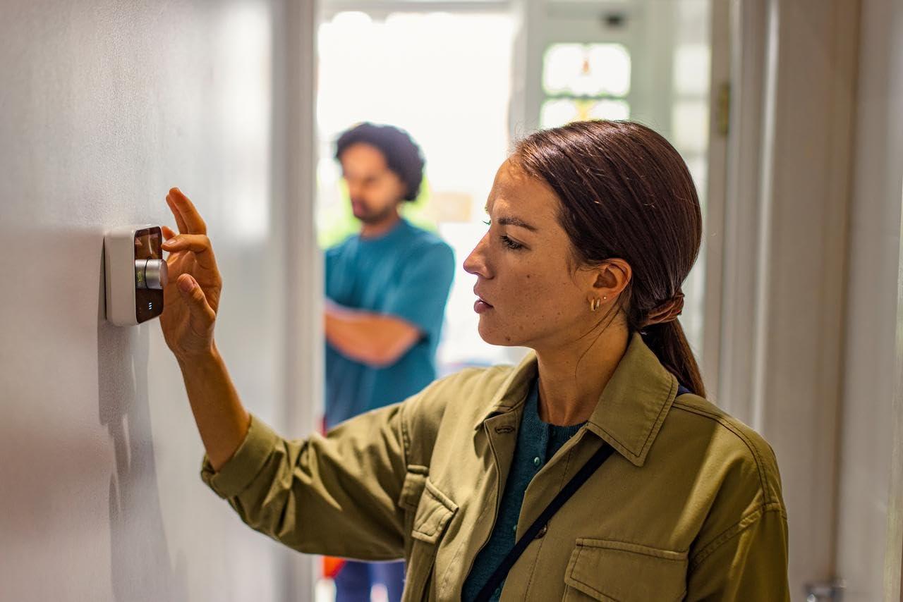 - Hive Thermostat for Heating (Combi Boiler) with Hive Hub  | Energy Saving Thermostat -