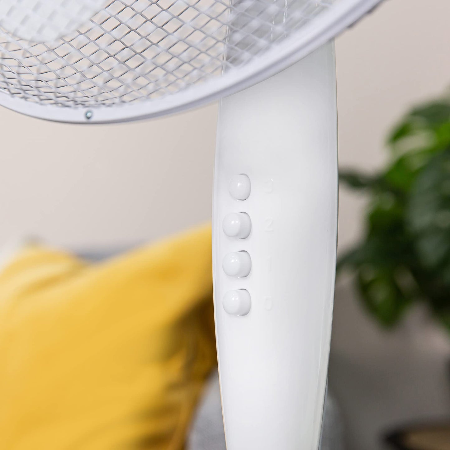 - Russell Hobbs 16" Inch | Lightweight | Pedestal Fan | 3 Speeds | Wide-Angled Oscillation -
