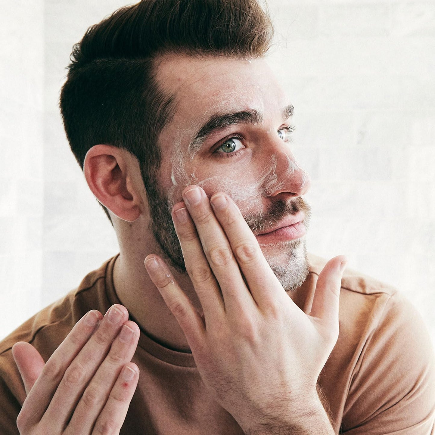 Brickell Men's Daily Defense Face Moisturizer for Men, Natural and Organic, Zinc SPF20 Face Moisturizing Sunscreen, Hydrates and Protects Skin Against Harmful UVA/B rays, 100 ml, Unscented