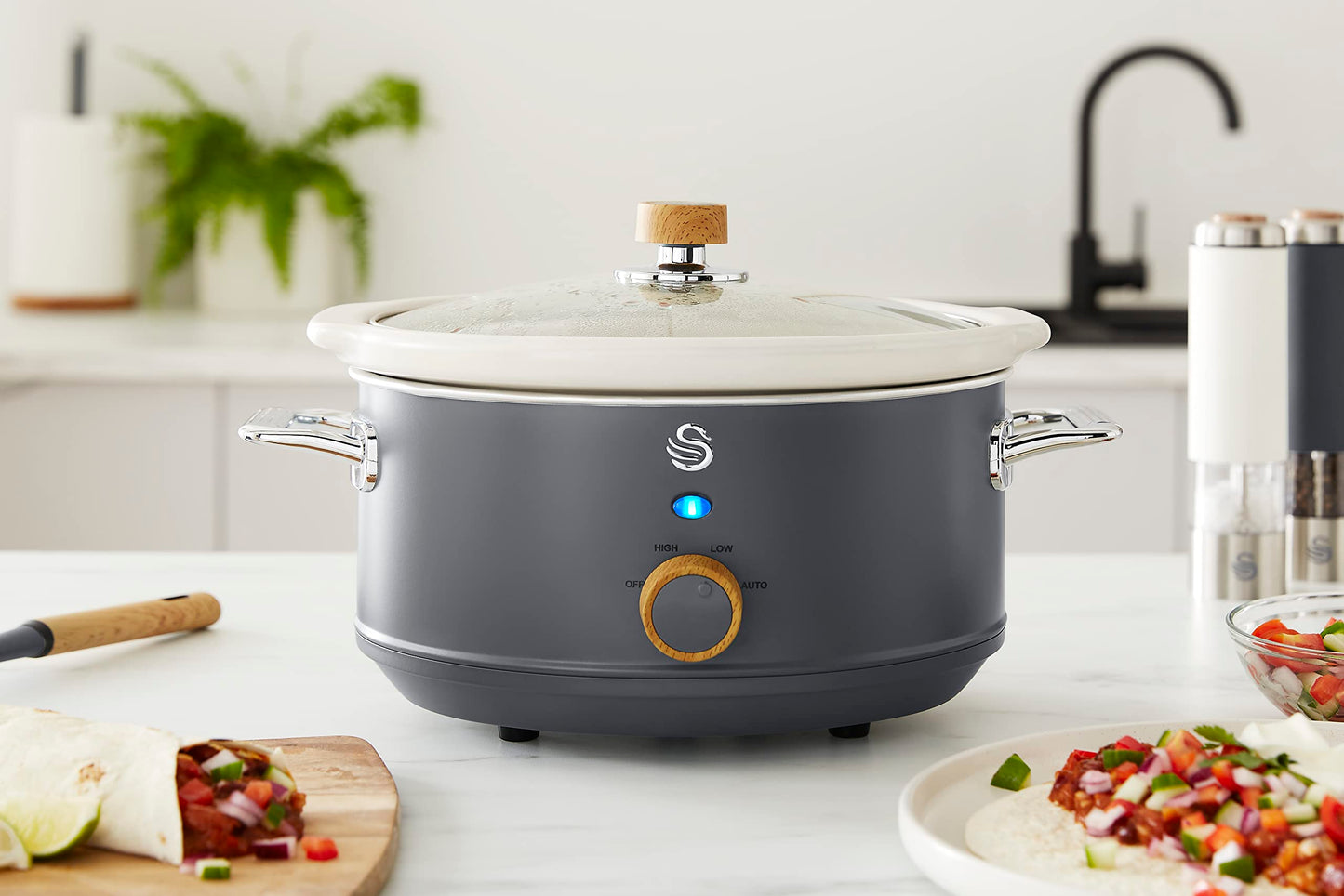 - Swan Nordic Slow Cooker | 3 Temperature Settings | Keep Warm Function | 3.5L | 200W | Matte Grey -