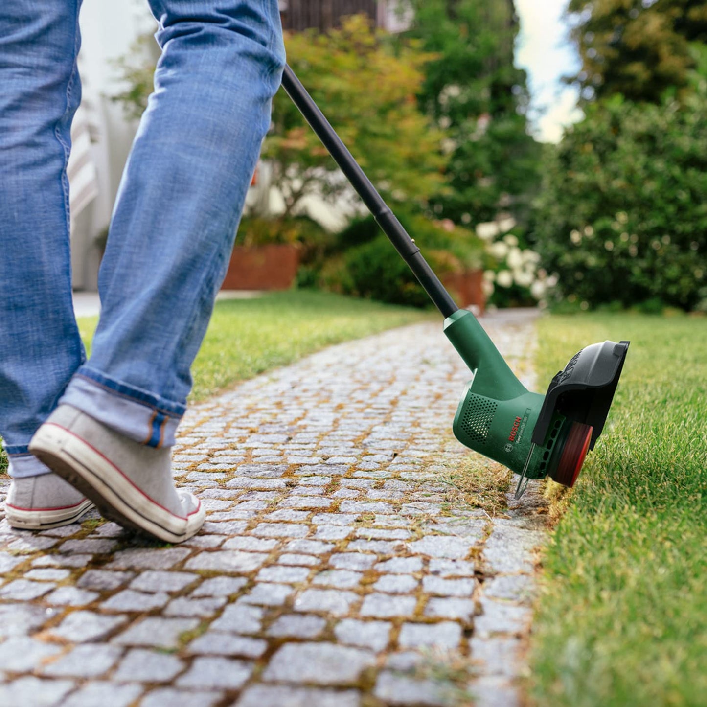 Bosch Cordless Grass Trimmer Easy GrassCut 18V - 230 (1x Battery, 18 Volt System, Cutting Diameter: 23 cm, in Carton Packaging)