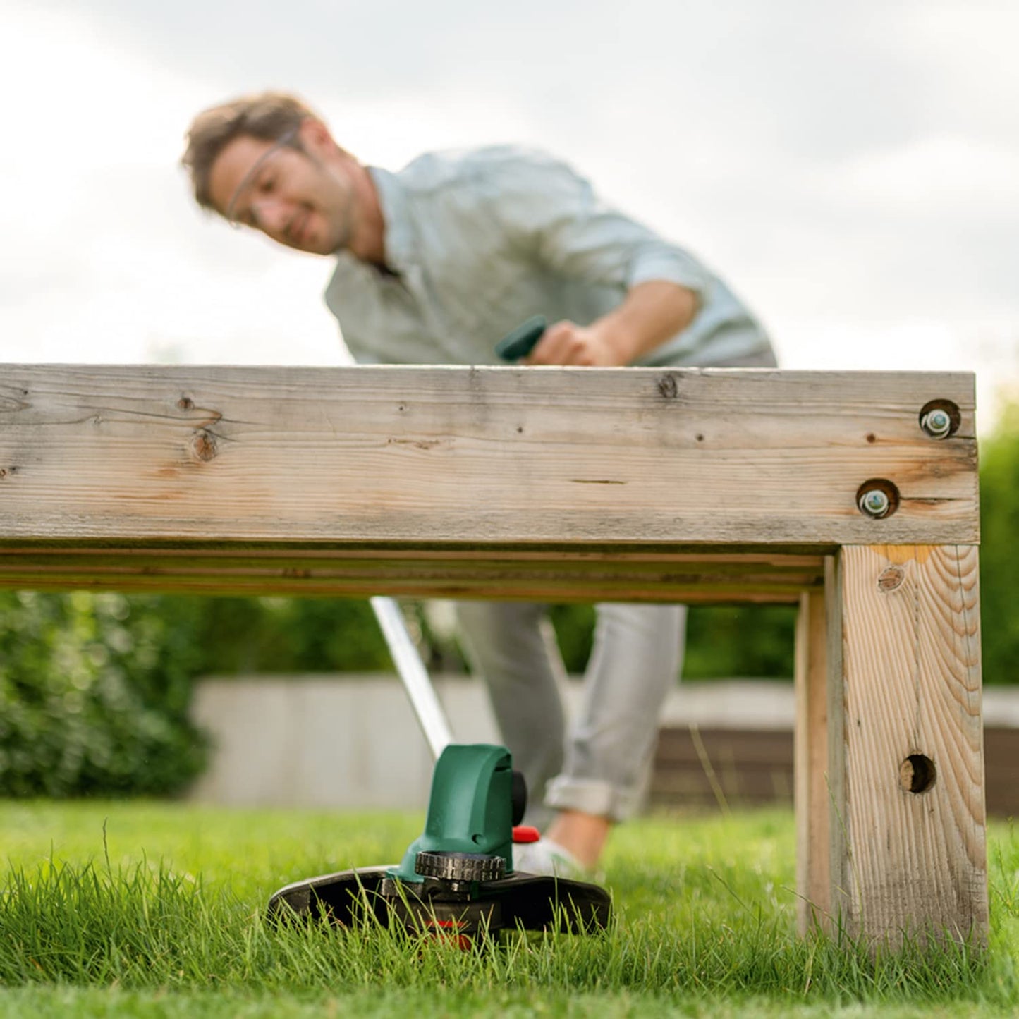 Bosch Home and Garden Cordless Grass Trimmer UniversalGrassCut 18V-260 (1x Battery, 18 Volt System, Cutting Diameter: 26 cm, Adjustable Handles, in Carton Packaging)