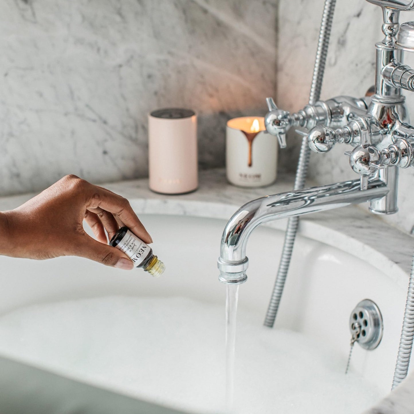 - NEOM | Feel Good Vibes Essential Oil Blend | Mandarin & Ylang Ylang -