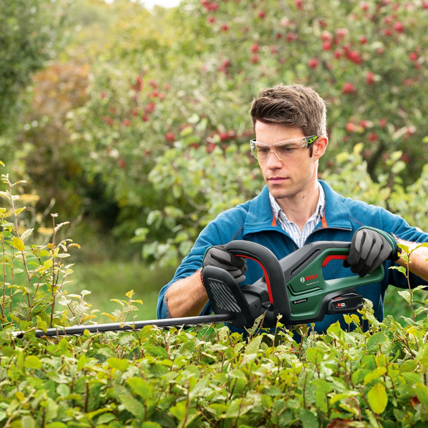 Bosch Cordless Hedge Cutter UniversalHedgeCut 18V-50 (Without Battery, 18 Volt System, Brushless Motor, Blade Length: 50 cm, with XL Gardening Gloves Included, in Carton Packaging) – Amazon Edition