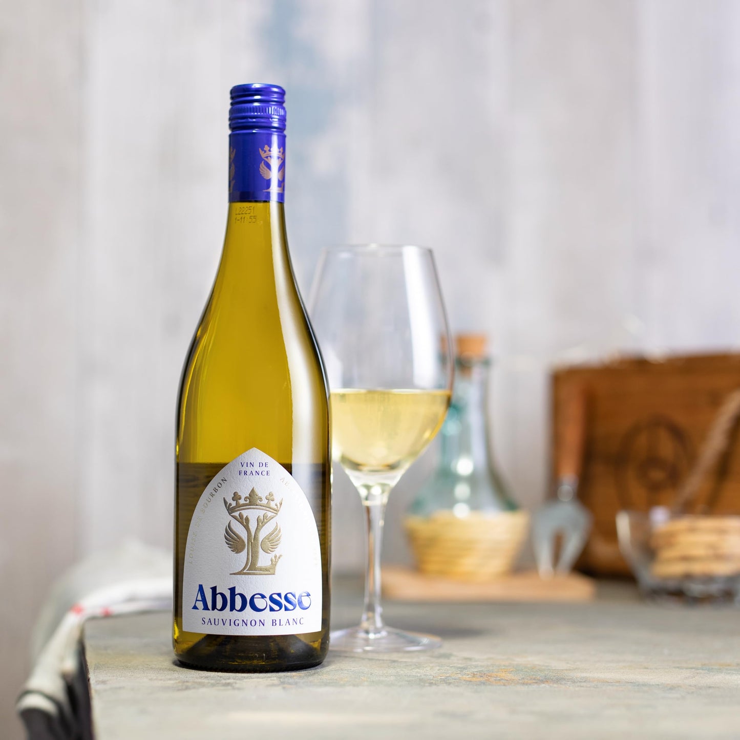 - Laithwaites Customer Favourites White Wine Selection | Case of 12 Mixed Bottles (75cl) -