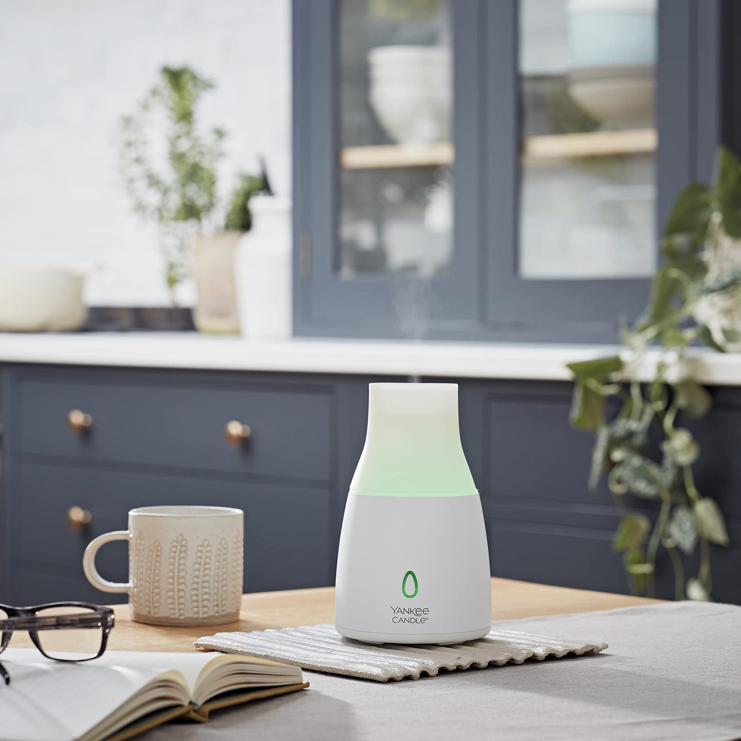 - Yankee Candle Ultrasonic Aroma Diffuser Kit | Black Cherry Aroma Diffuser Oil | LED Colour Changing | Auto Off Timer | Quiet Operation | UK Plug