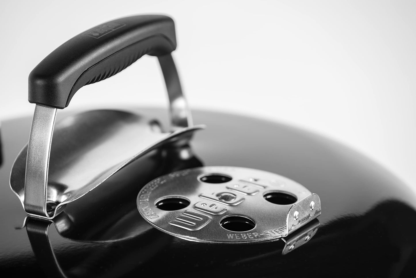 - Weber Original Kettle Charcoal Grill Barbecue, 57cm | E-5710 BBQ Grill with Lid Cover