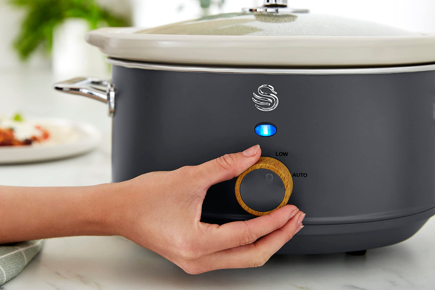 - Swan Nordic Slow Cooker | 3 Temperature Settings | Keep Warm Function | 3.5L | 200W | Matte Grey -
