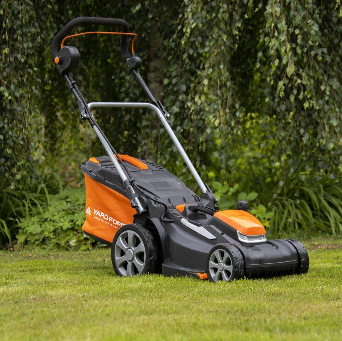 - Yard Force 40V 37cm Cordless Lawnmower with lithium ion battery & quick charger LM G37A - GR 40 range, Black/Orange