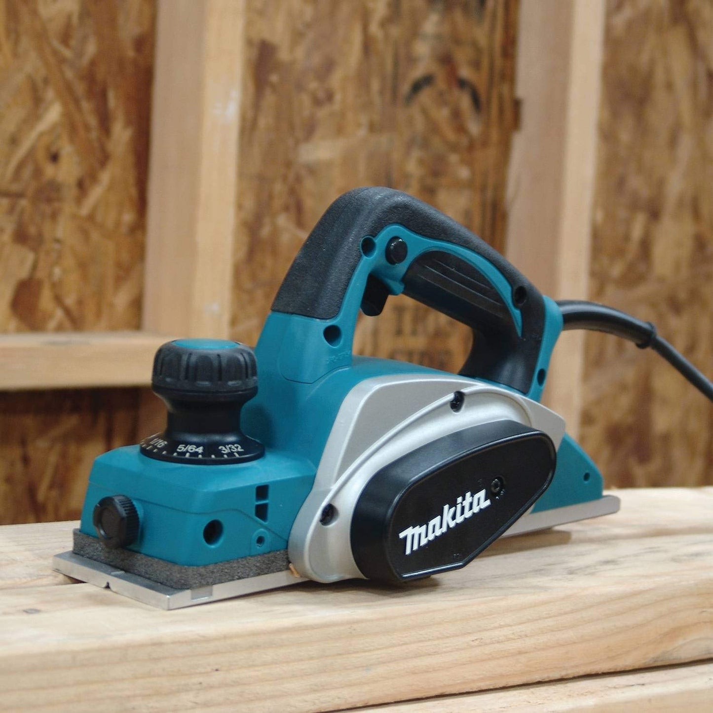 - Makita KP0800K/2 | 240V 82mm Heavy Duty Planer | Supplied in A Carry Case -