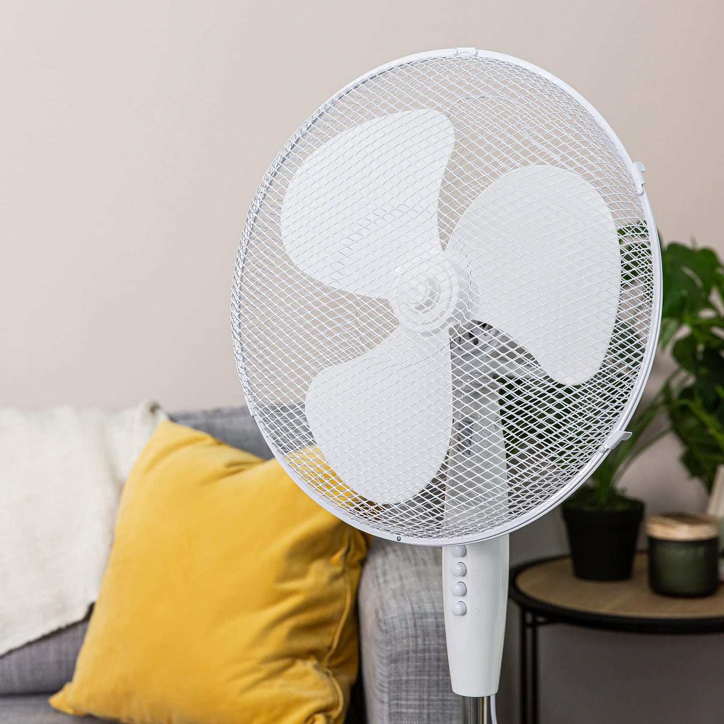 - Russell Hobbs 16" Inch | Lightweight | Pedestal Fan | 3 Speeds | Wide-Angled Oscillation -