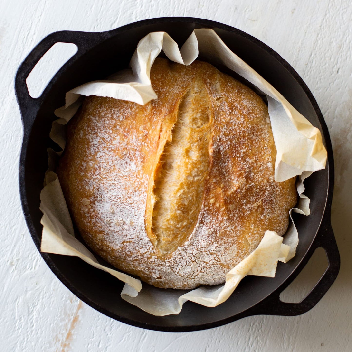 - Lodge L8DD3 4.73 litre / 5 quart Pre-Seasoned Cast Iron Double Dutch Oven -