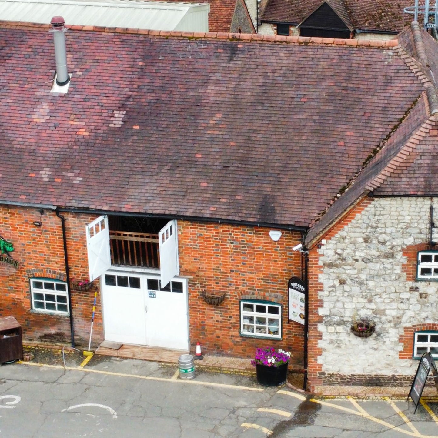 - HOGS BACK BREWERY | The Business Bottled Beer Gift Set | A Mixed Selection of Traditional Real Ales -