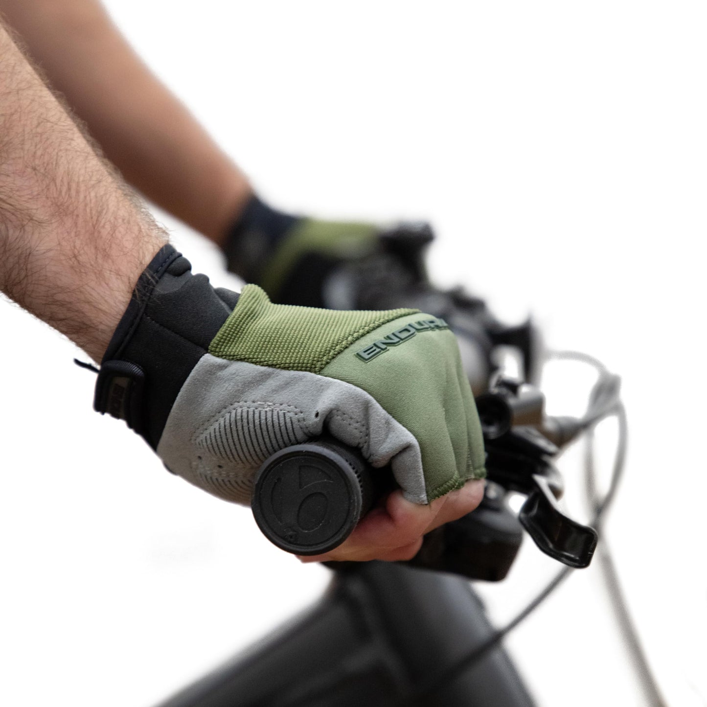 - Endura Men's Hummvee Plus Mitt II Gloves -