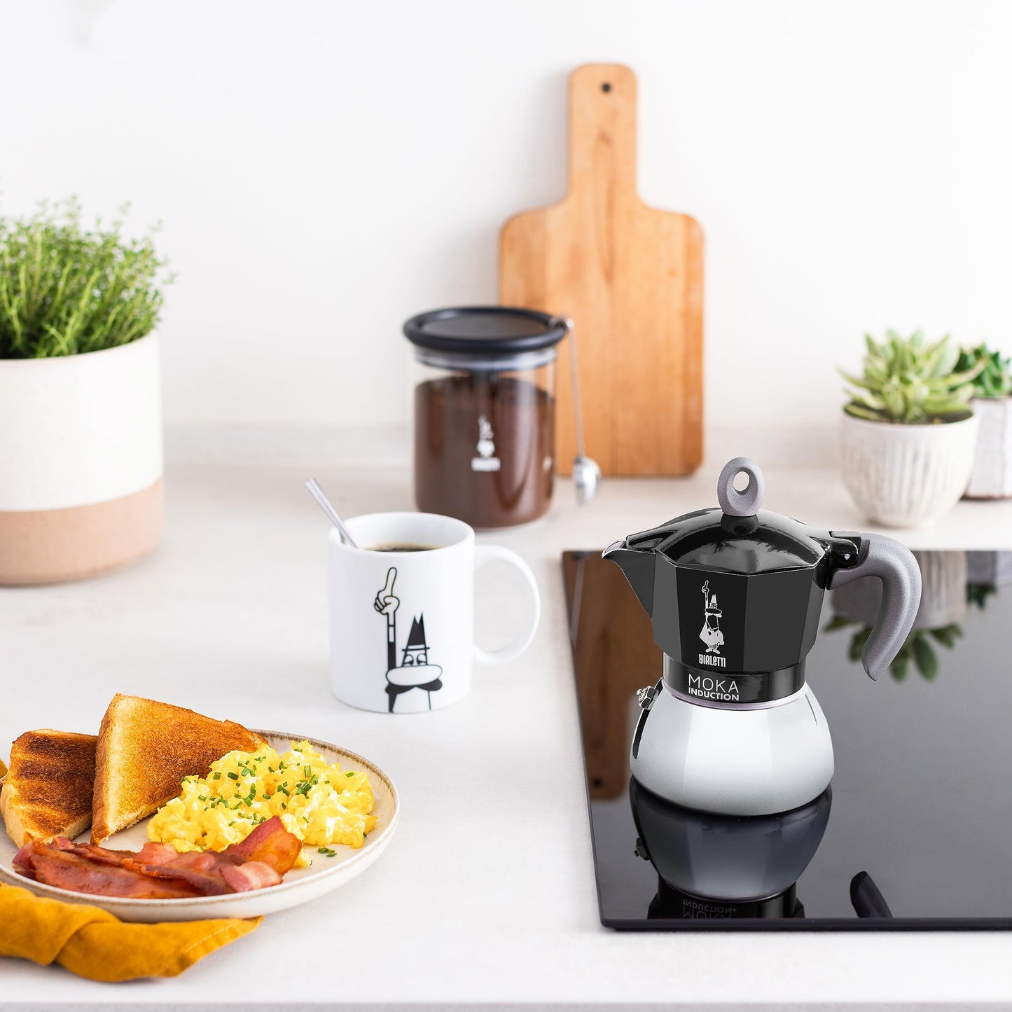 Bialetti - Moka Induction, Moka Pot, Suitable for All Types of Cookers, 4 Cups of Espresso (150ml), Black