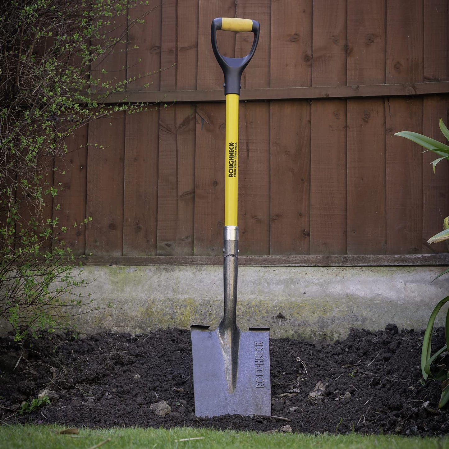 - Roughneck | Digging Spade 1070mm/42", |Yellow & Black -