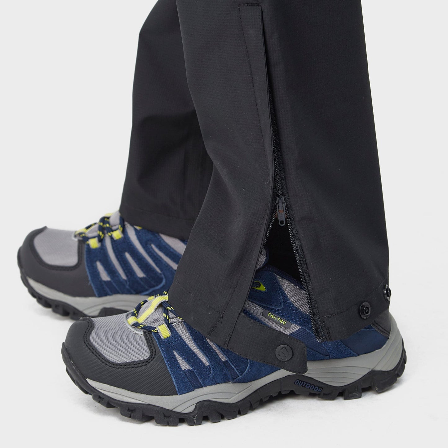 Berghaus Kids' Waterproof Drift Walking Overtrousers, Kids' Waterproof Hiking Trousers, Outdoors Clothing, Black, 5-6 Years