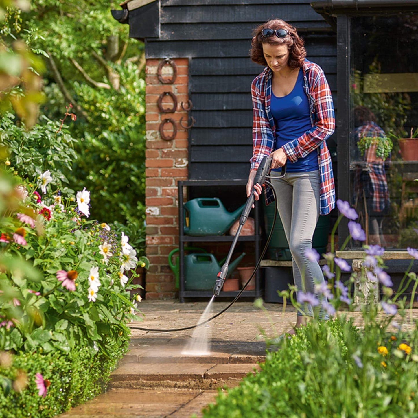 Bosch High Pressure Washer UniversalAquatak 135 - 1900 W, 135 Bar Pressure, 450 l/h Flow Rate, with 3-in-1 Nozzle, Detergent Nozzle, and Carrying Handle in Carton Packaging
