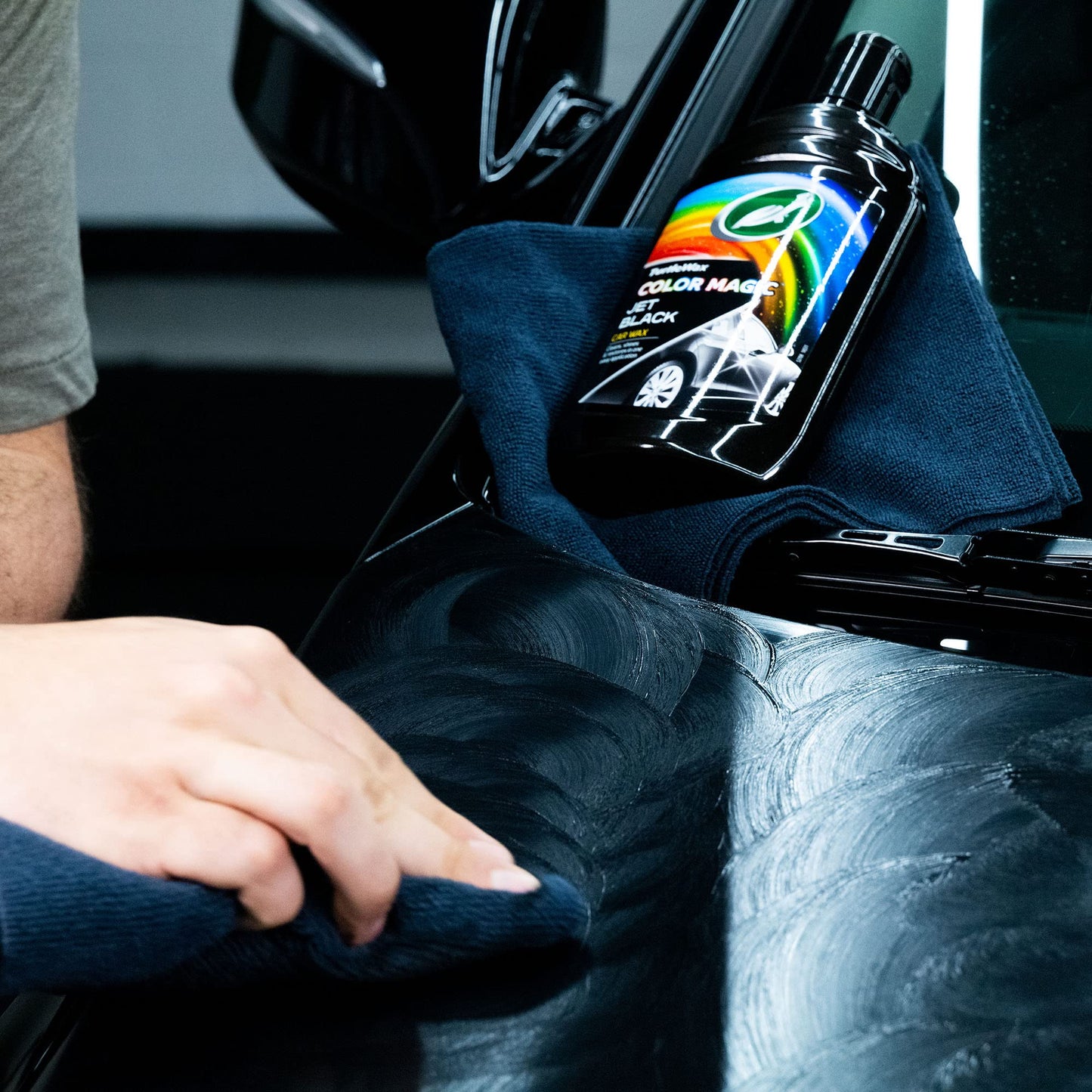 - Turtle Wax 52708 | Color Magic Car Paintwork Polish | Restores Colour & Shine Black | 500ml -