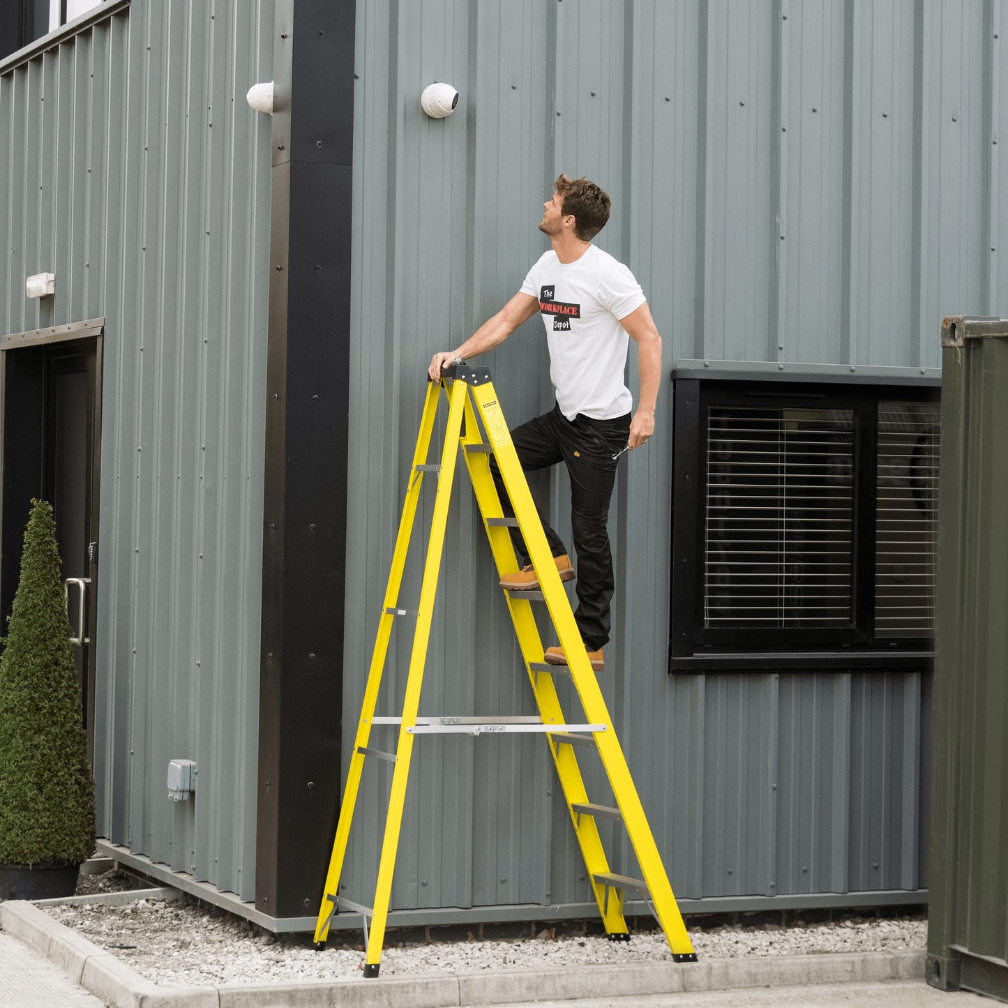 8 Tread Small Fibreglass Step Ladder, Heavy Duty EN131, Weather Proof Stepladder for Painting, Decorating & Electricians