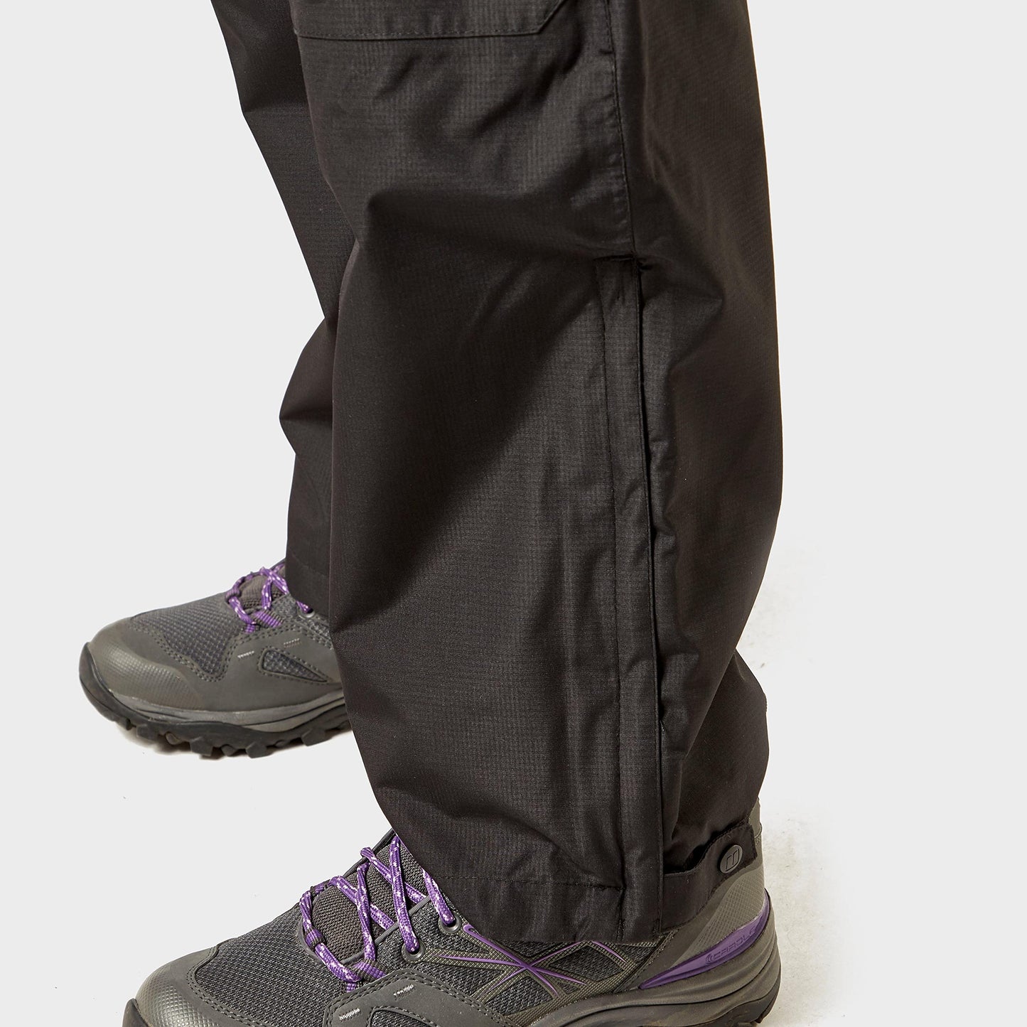 Berghaus Kids' Waterproof Drift Walking Overtrousers, Kids' Waterproof Hiking Trousers, Outdoors Clothing, Black, 5-6 Years