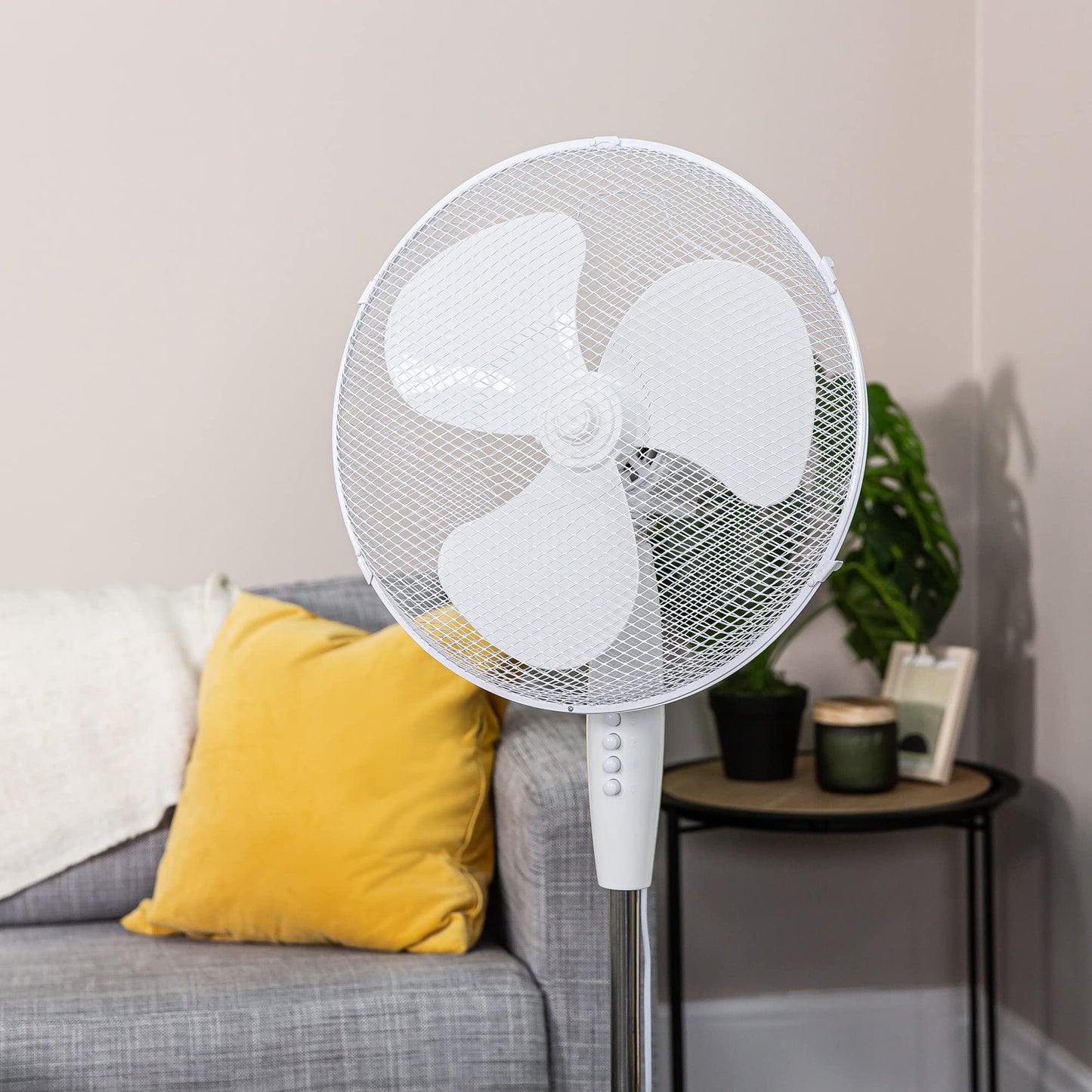- Russell Hobbs 16" Inch | Lightweight | Pedestal Fan | 3 Speeds | Wide-Angled Oscillation -