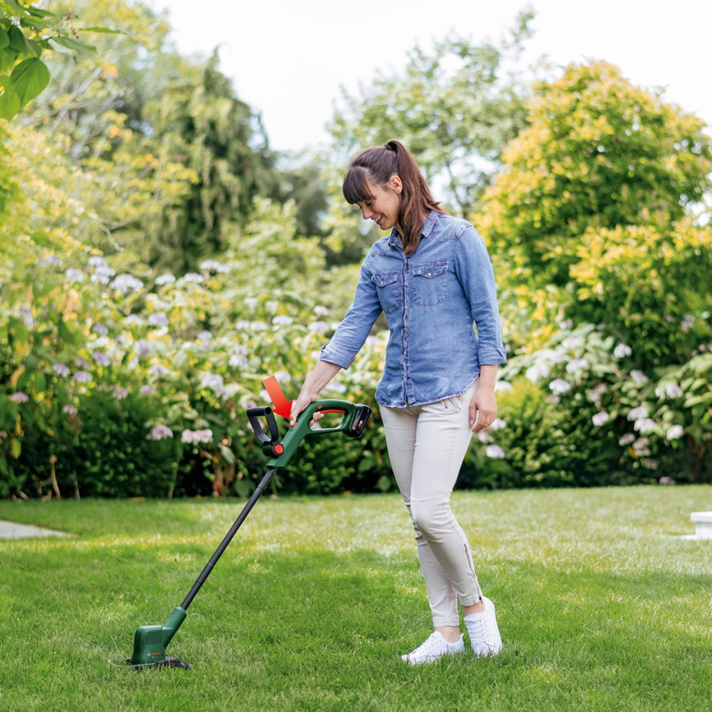 Bosch Cordless Grass Trimmer Easy GrassCut 18V - 230 (1x Battery, 18 Volt System, Cutting Diameter: 23 cm, in Carton Packaging)
