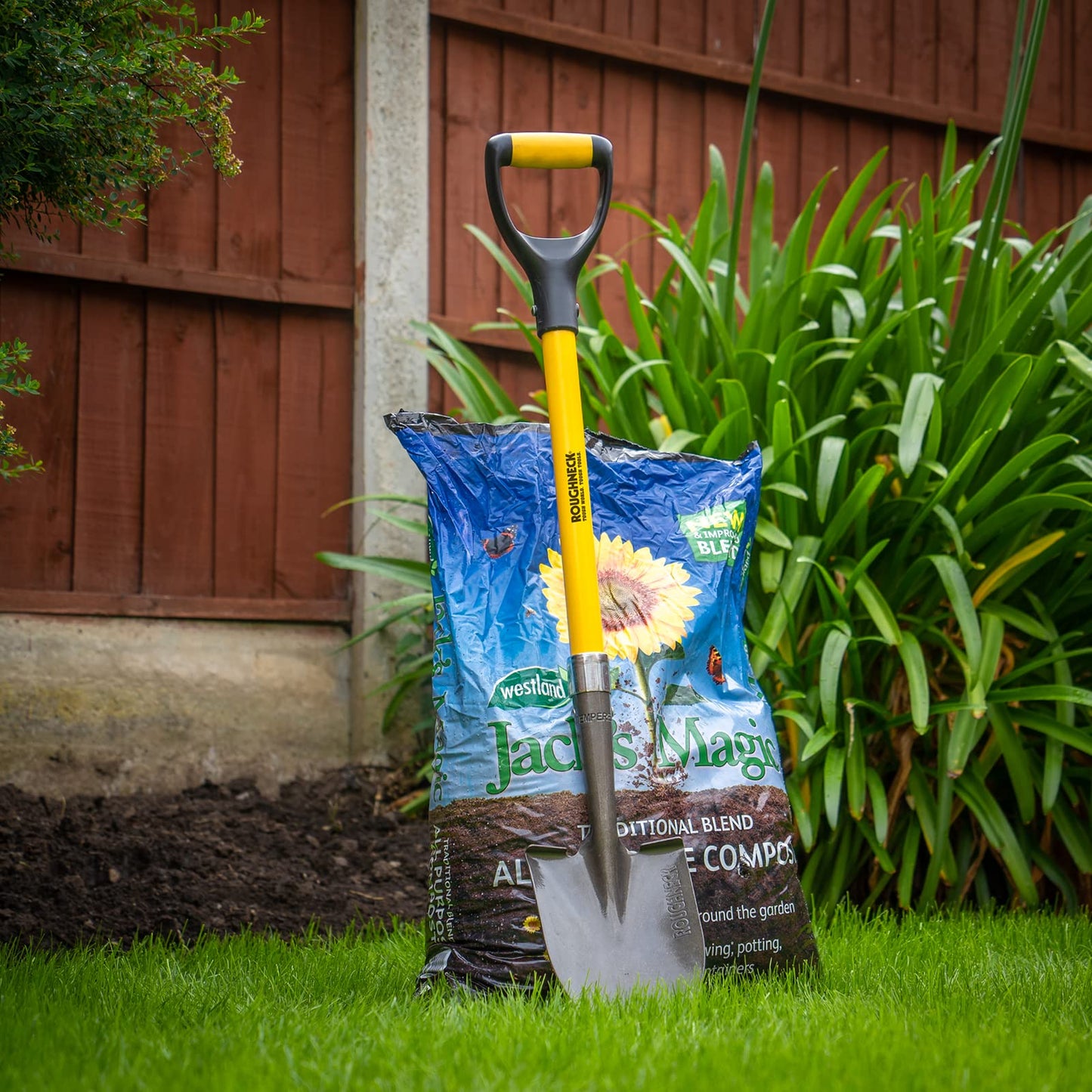 - Roughneck ROU68010 | Round Pointed | For Digging | Mini Shovel 880mm/34½" -