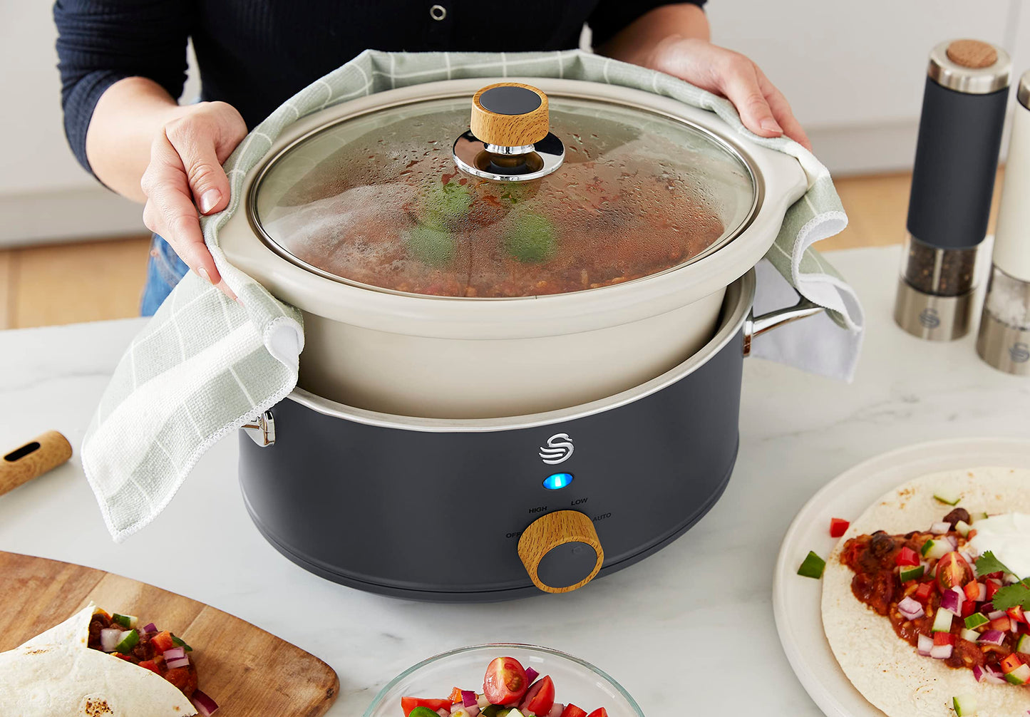 - Swan Nordic Slow Cooker | 3 Temperature Settings | Keep Warm Function | 3.5L | 200W | Matte Grey -