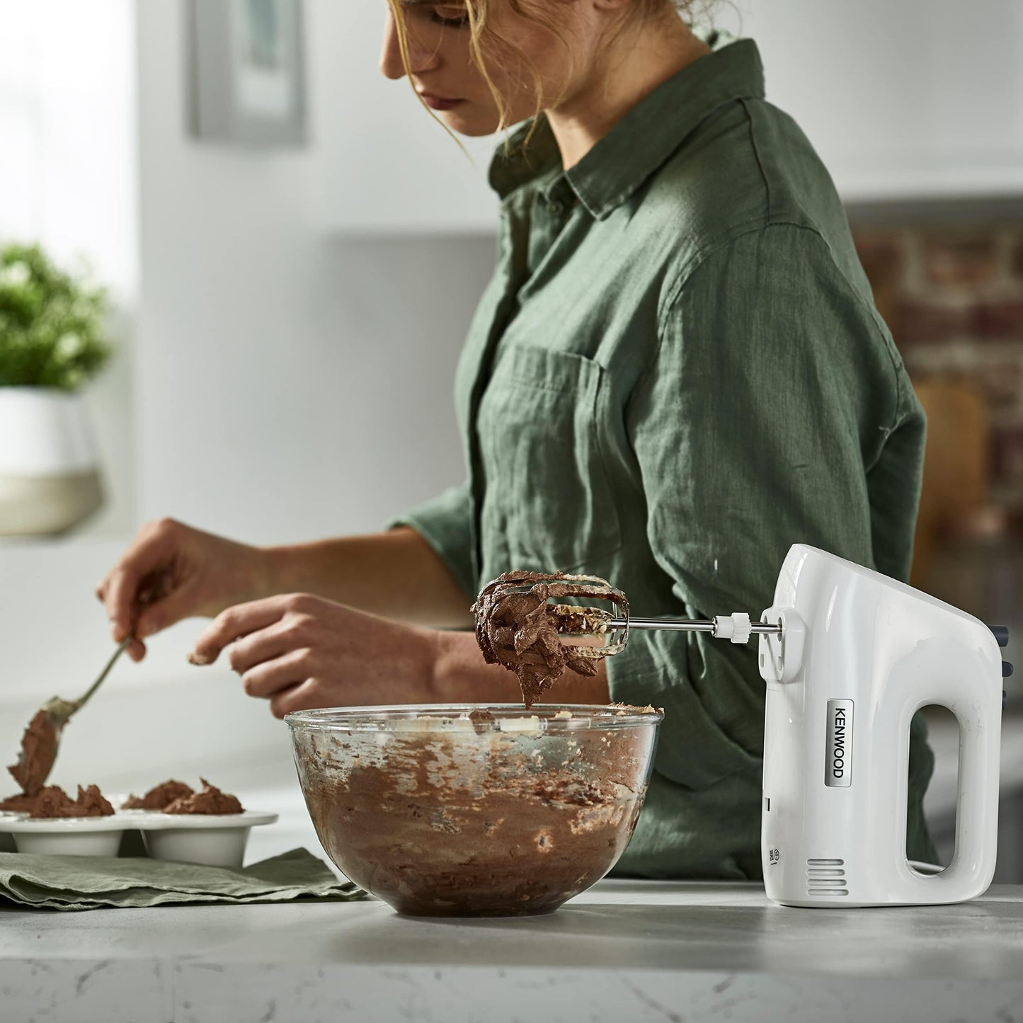 - Kenwood Hand Mixer | Electric Whisk | 5 Speeds | Stainless Steel Kneaders and Beaters | 450 W -