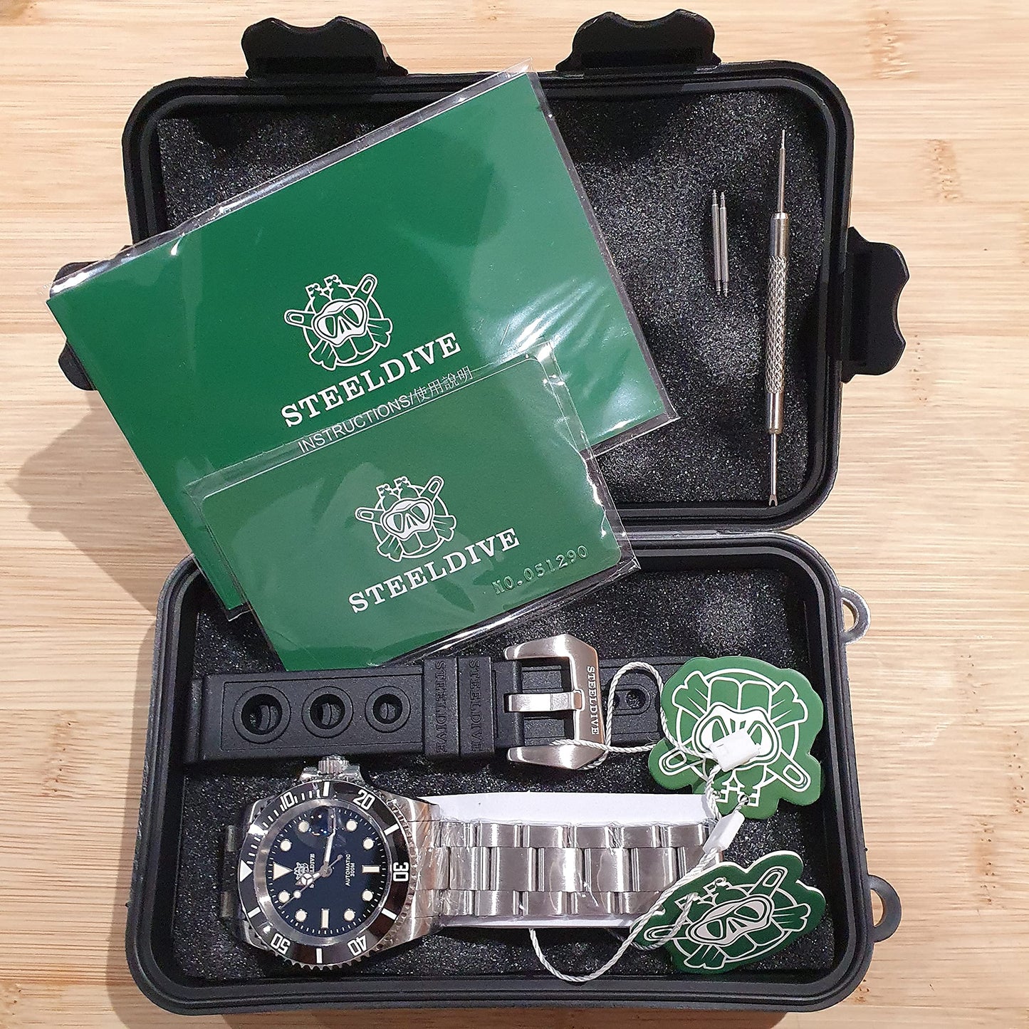 - STEELDIVE SD1953 | Men's Automatic Diver Watch | 300m Water Resistance -