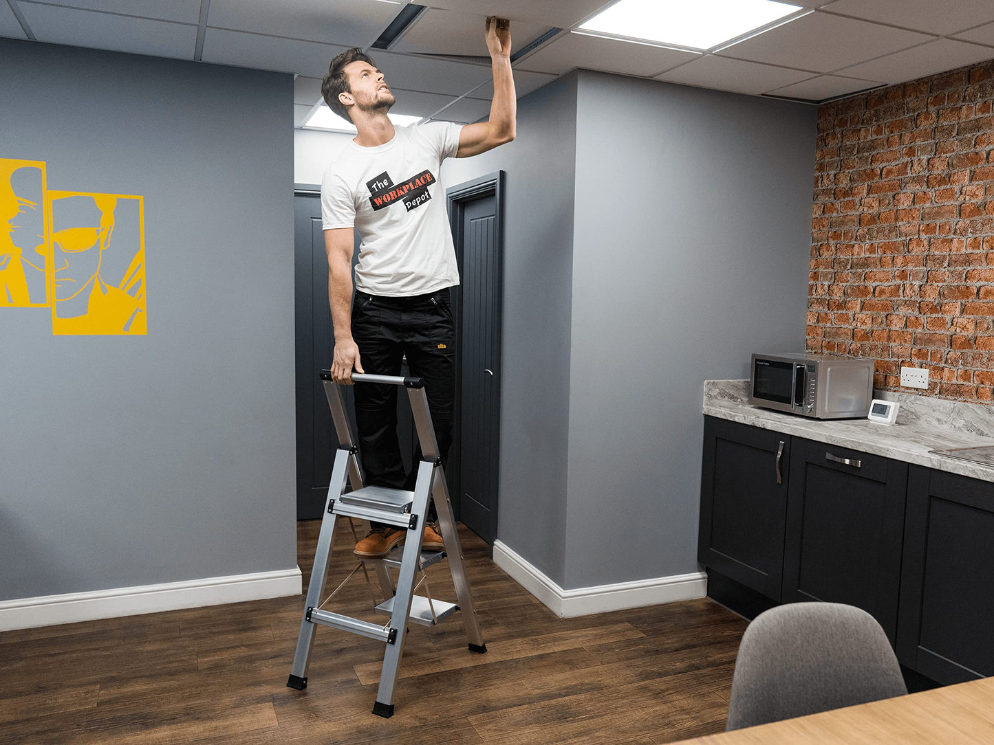 Aluminium Folding Step Ladder, Portable, Heavy Duty 3 or 4 Tread Step Ladder (3 Tread)