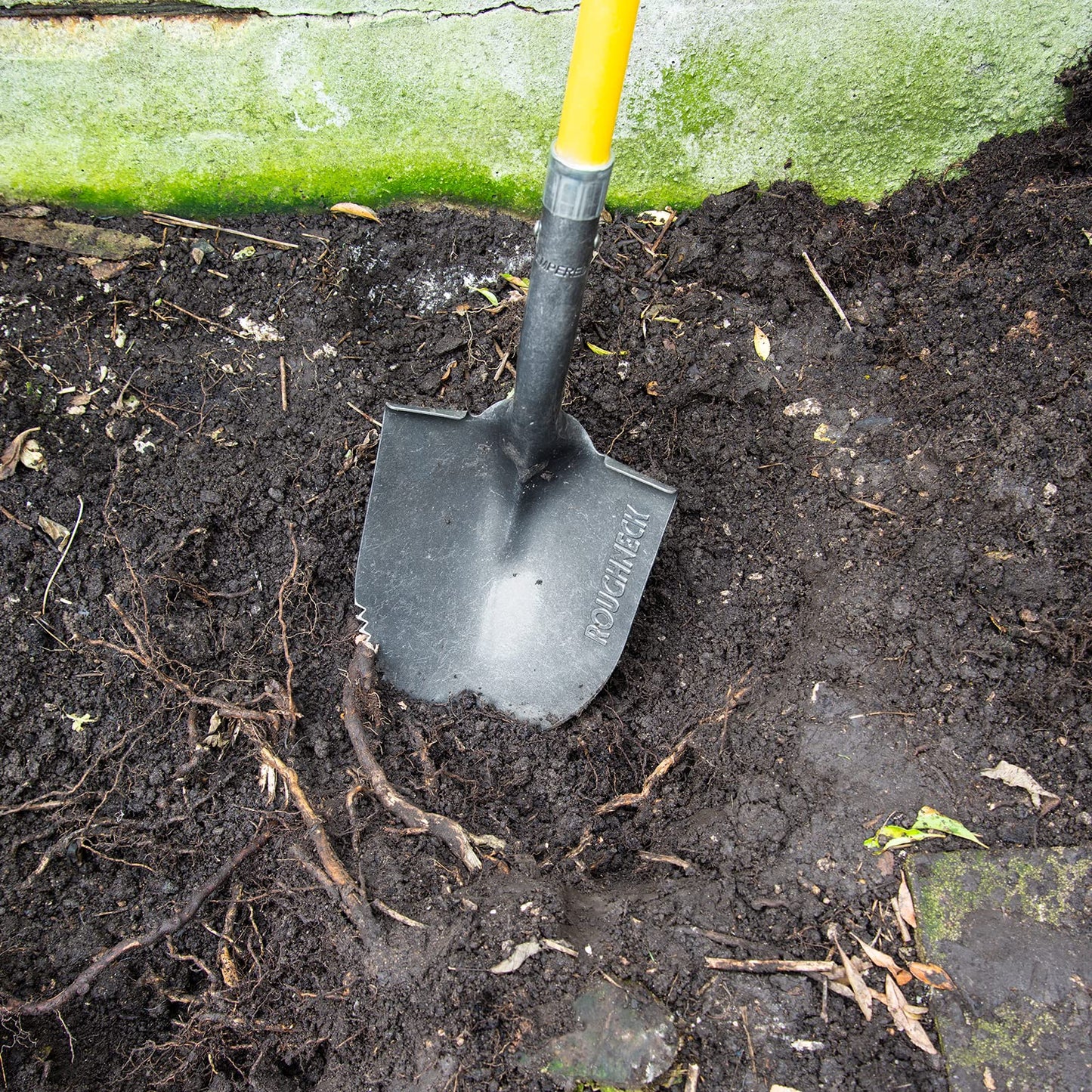 - Roughneck Serrated Edge Shovel 1070mm/42 -