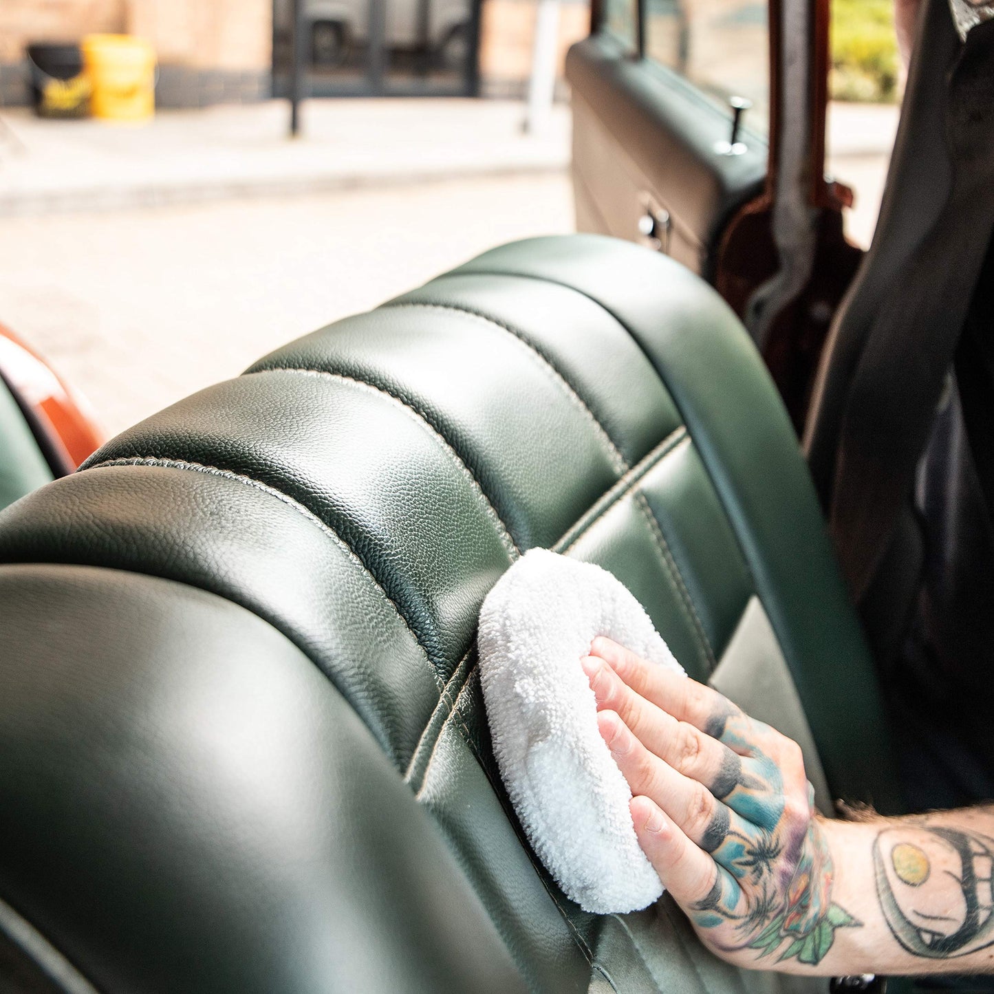 - Meguiar's G17914 Gold Class Rich Leather 3in1 | Leather Cleaner -