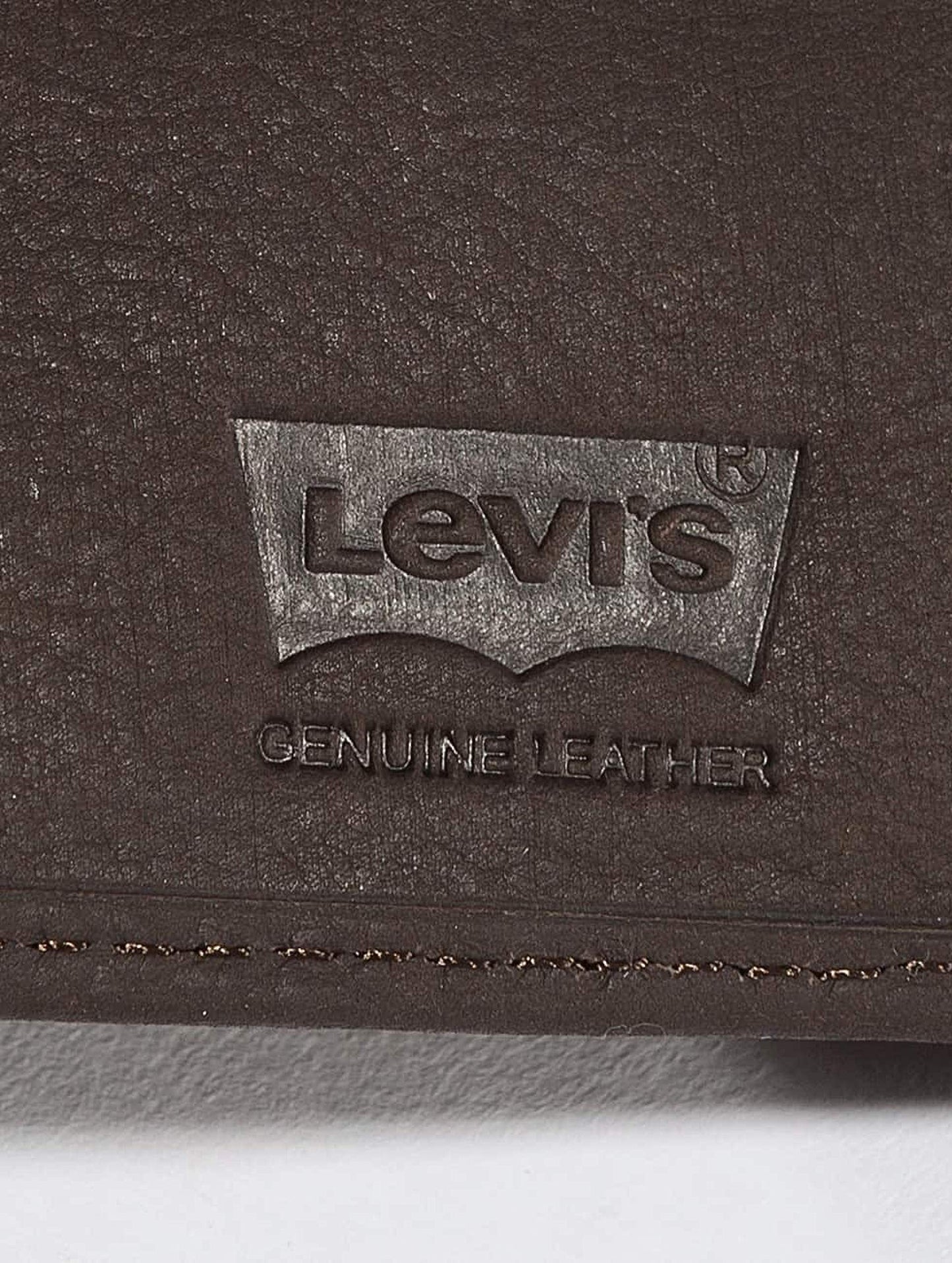 - Levi's Men's Vintage Two Horse Vertical Wallet -