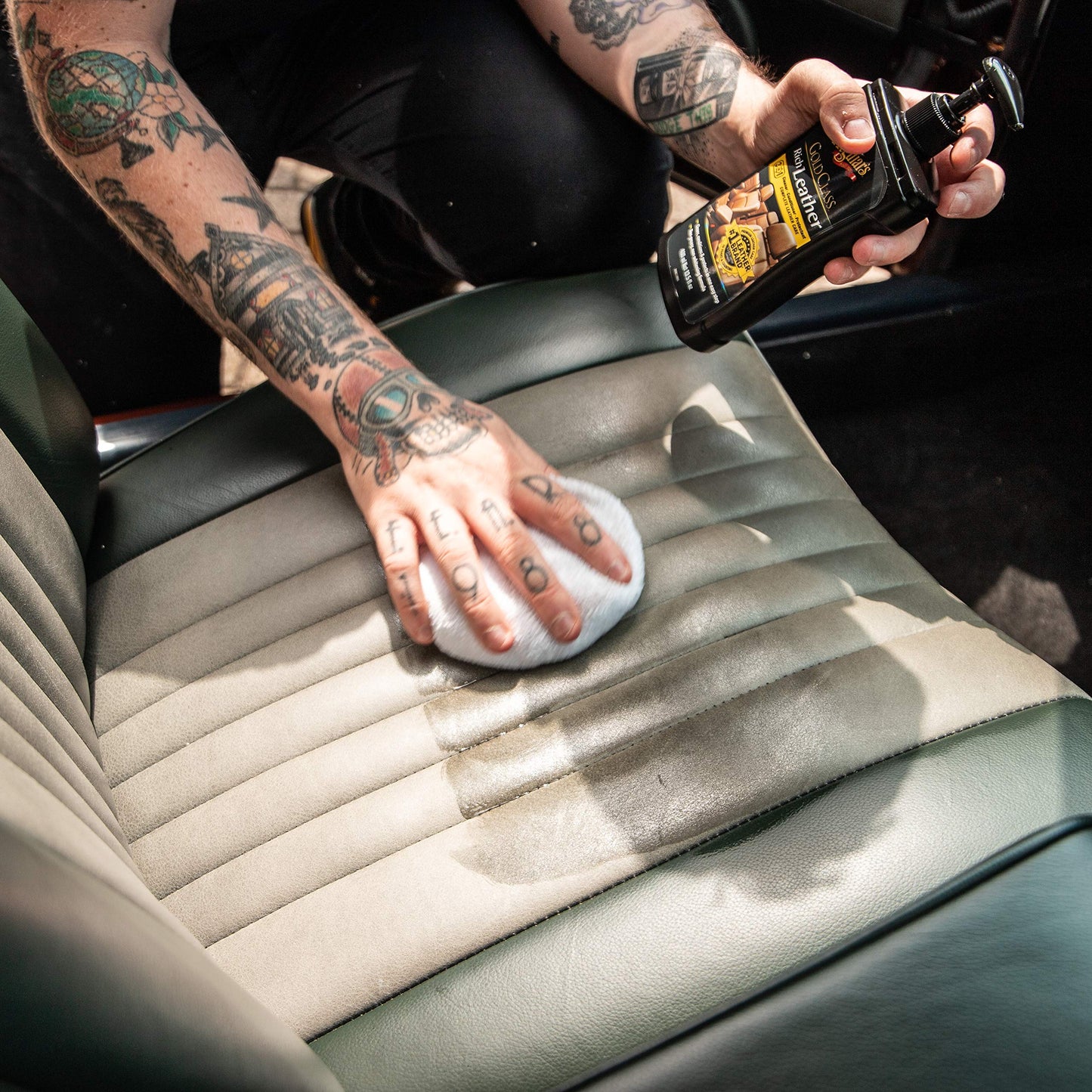 - Meguiar's G17914 Gold Class Rich Leather 3in1 | Leather Cleaner -