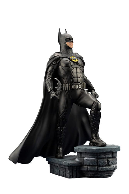 - Kotobukiya DC Comics ARTFX 1/6 | The Flash Movie Batman PVC Statue | 34cm -