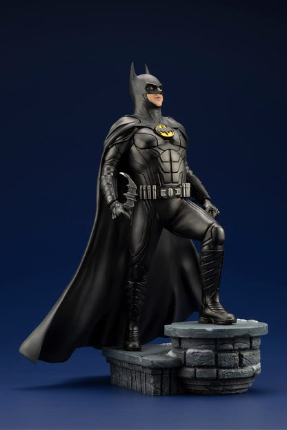 - Kotobukiya DC Comics ARTFX 1/6 | The Flash Movie Batman PVC Statue | 34cm -