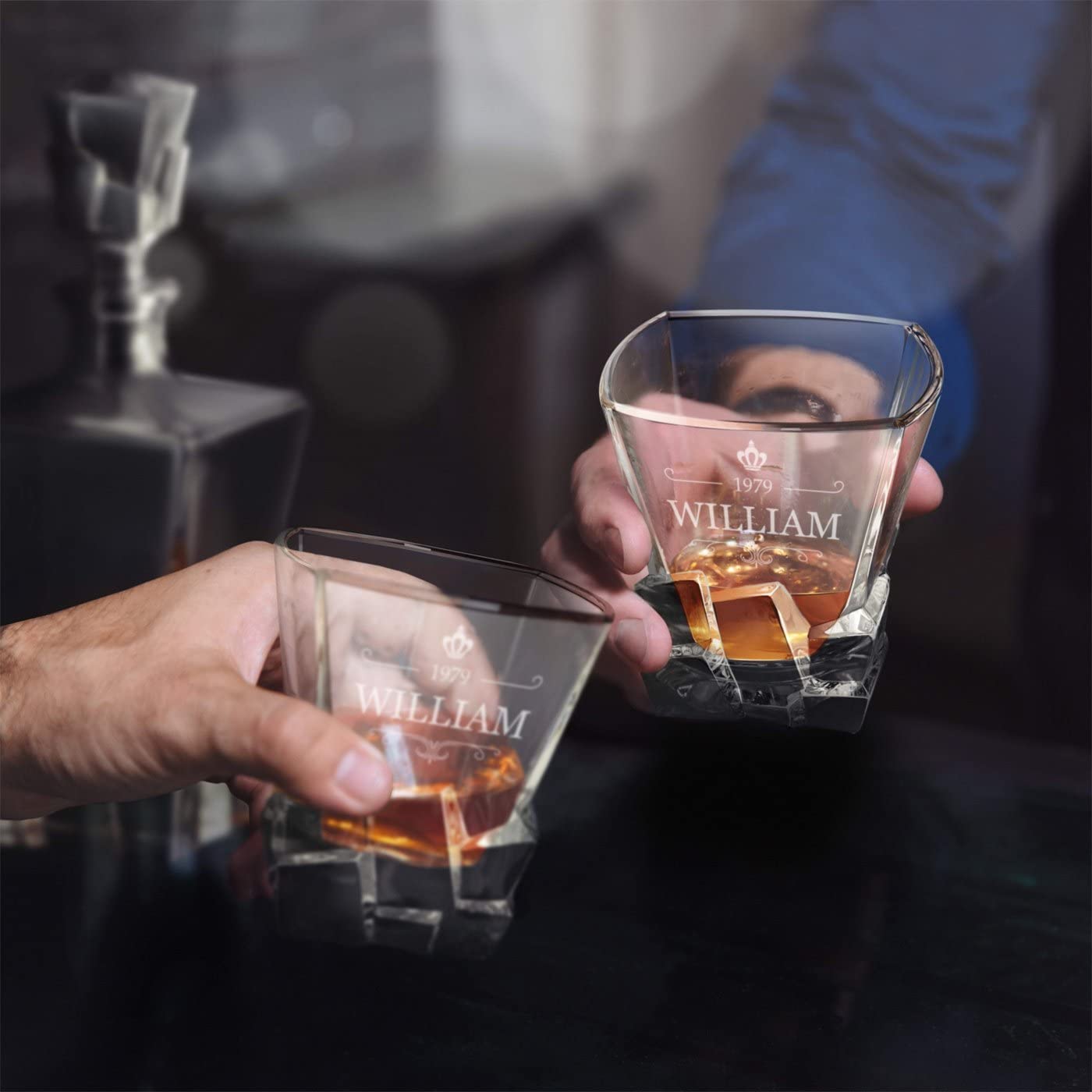 - Maverton Personalised Whiskey Decanter | 2 Glasses - Elegant Whiskey Set -