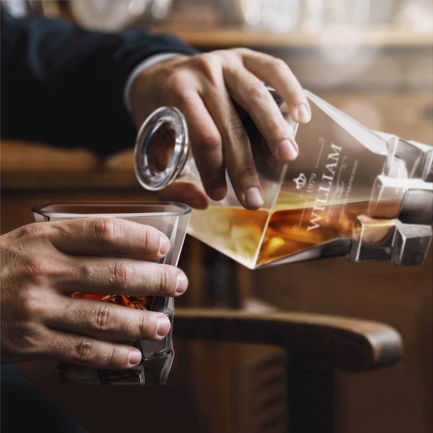- Maverton Personalised Whiskey Decanter | 2 Glasses - Elegant Whiskey Set -