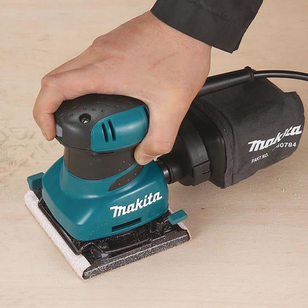 - Makita BO4556/2 240V Finishing Sander -