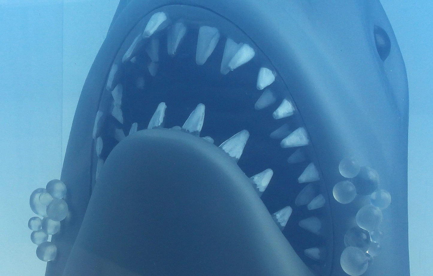 - SD TOYS | Jaws Action Figure | Blue  -