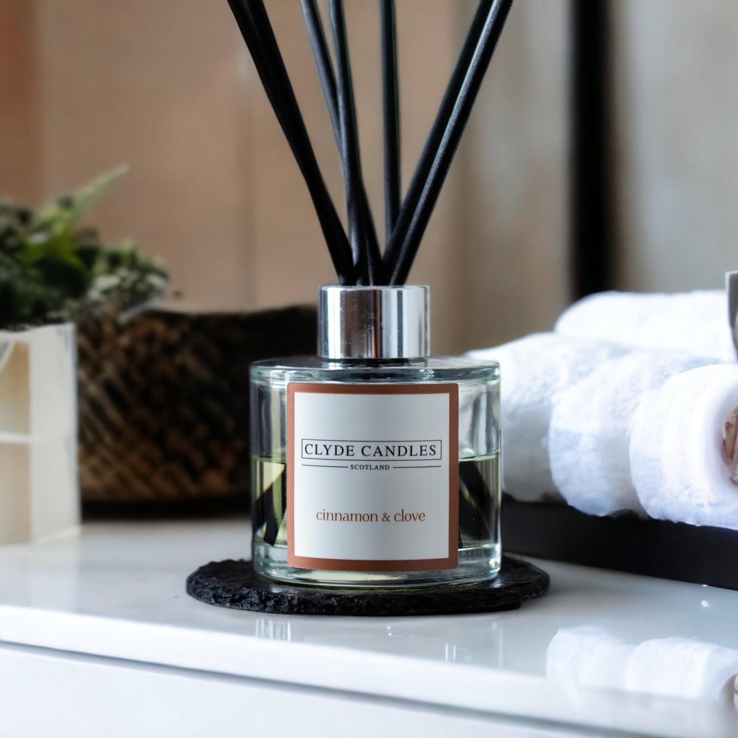 Cinnamon & Clove Reed Diffuser - Clyde Candles, Luxury Diffuser Oil with a Set of 7 Fibre Sticks, 100ml, Best Aroma Scent for Home, Kitchen, Living Room, Bathroom. Fragrance Diffusers set with sticks