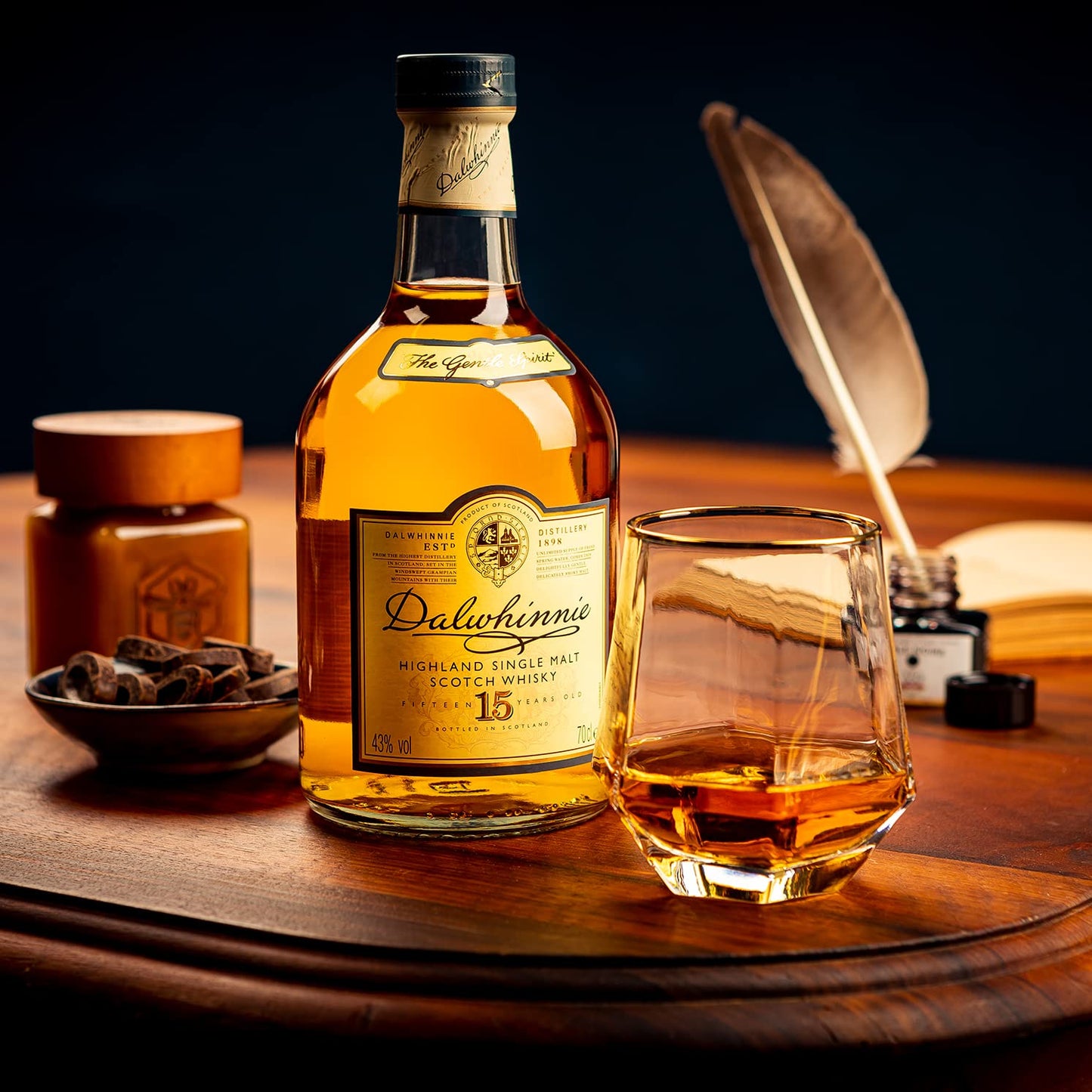 Dalwhinnie 15 Year Old Single Malt Scotch Whisky | 43% vol | 70cl | Highland Whisky | Smooth & Aromatic | Malty Sweet Flavours & Smoky Warmth | Scottish Whisky with Gift Box