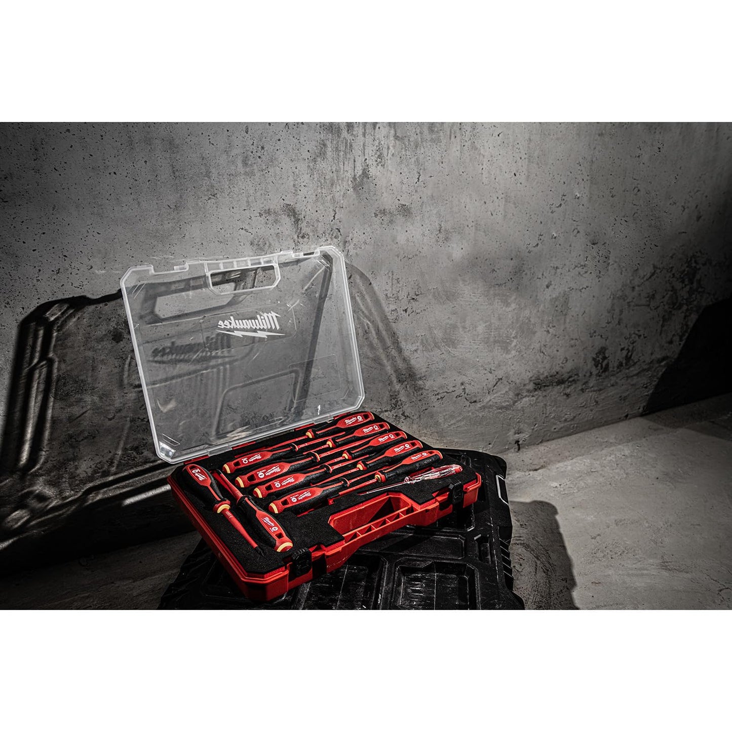 - Milwaukee 4932479095 12 Piece Tri-Lobe Vde Screwdriver Set -